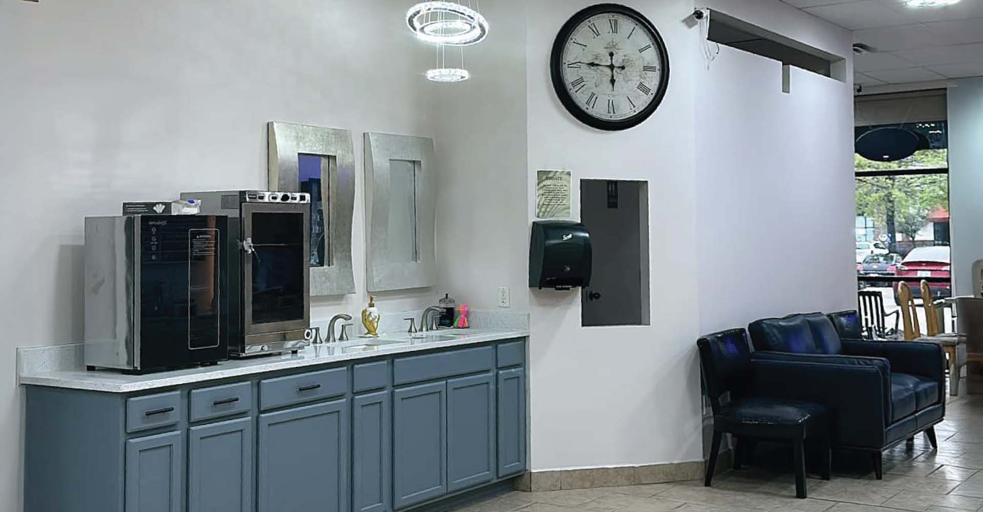 Glow Nail Bar
